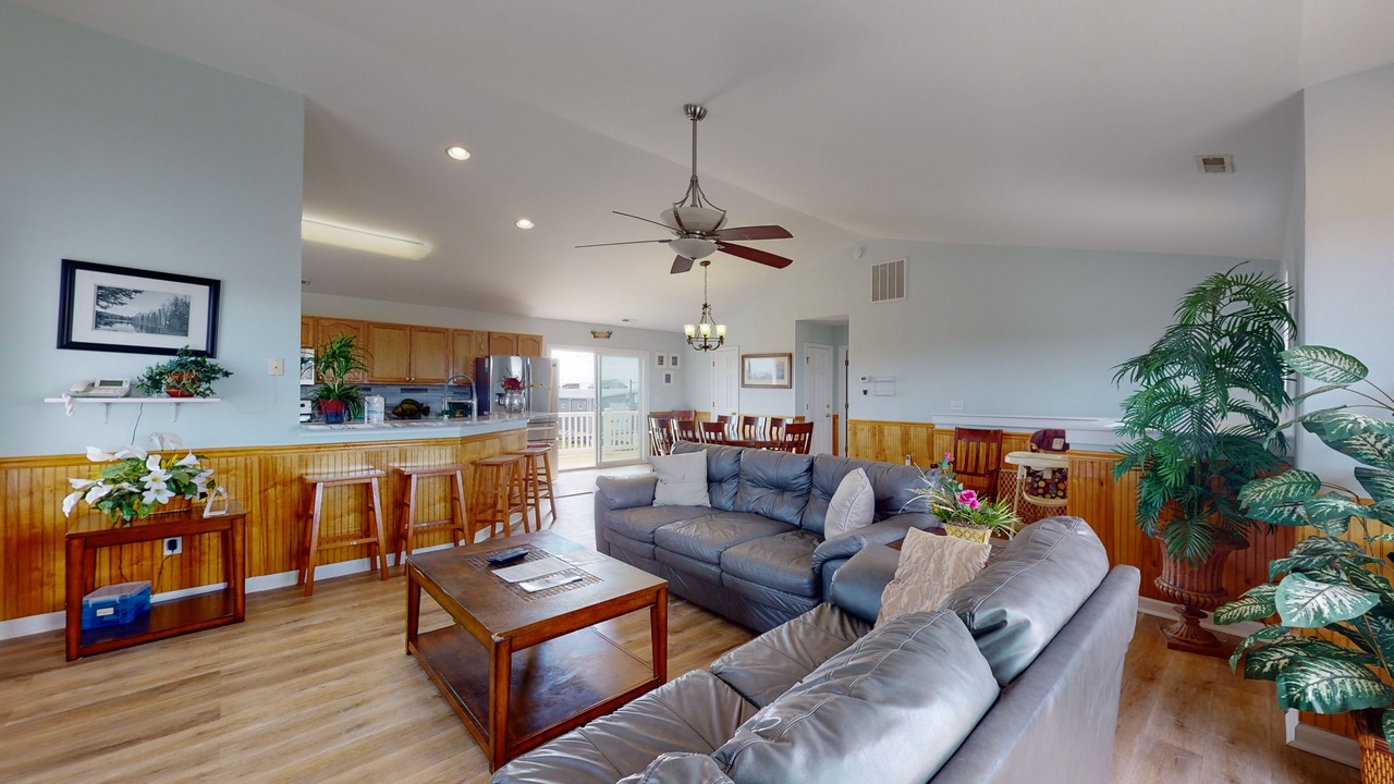 Photo of Livingroom in Wind Over Waves