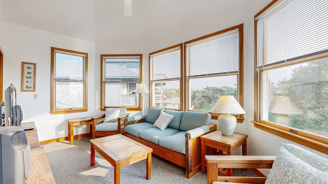 Photo of Livingroom in Brigands' Bay