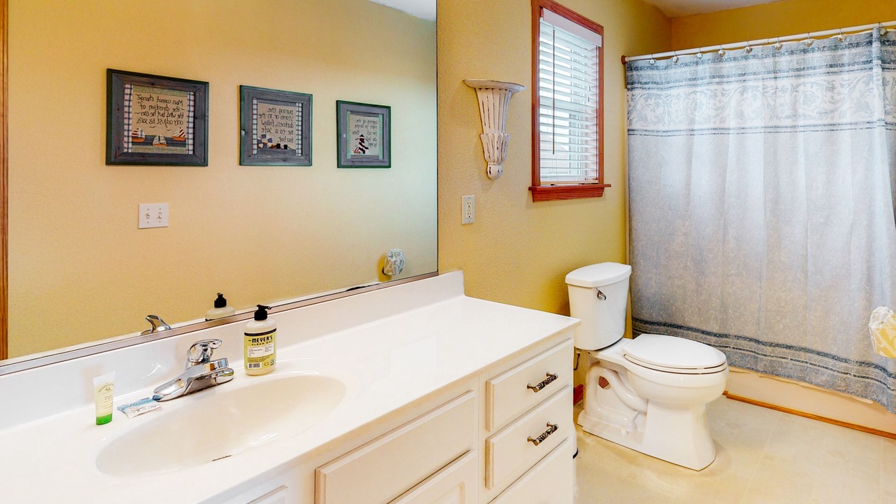Photo of Bathroom in Hatteras