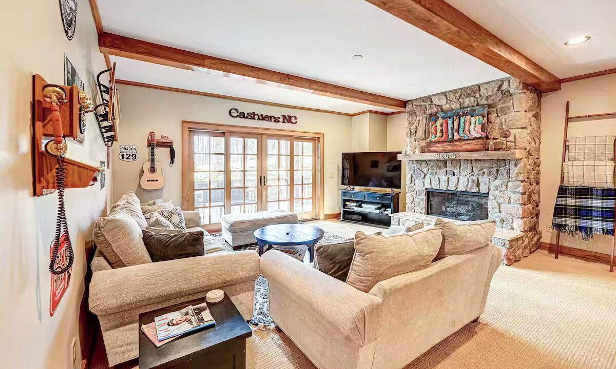 Photo of Livingroom in Cashiers