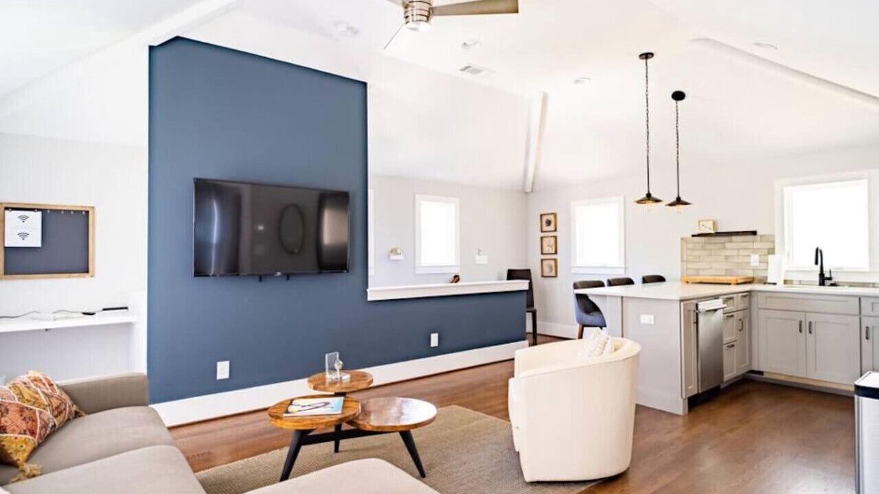 Photo of Livingroom in Belmont - Hillsboro