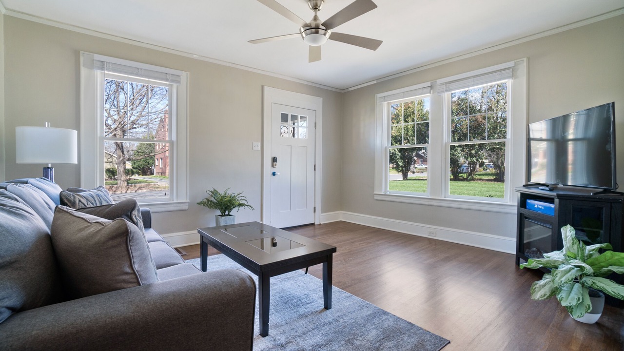 Photo of Livingroom in Wesley Heights
