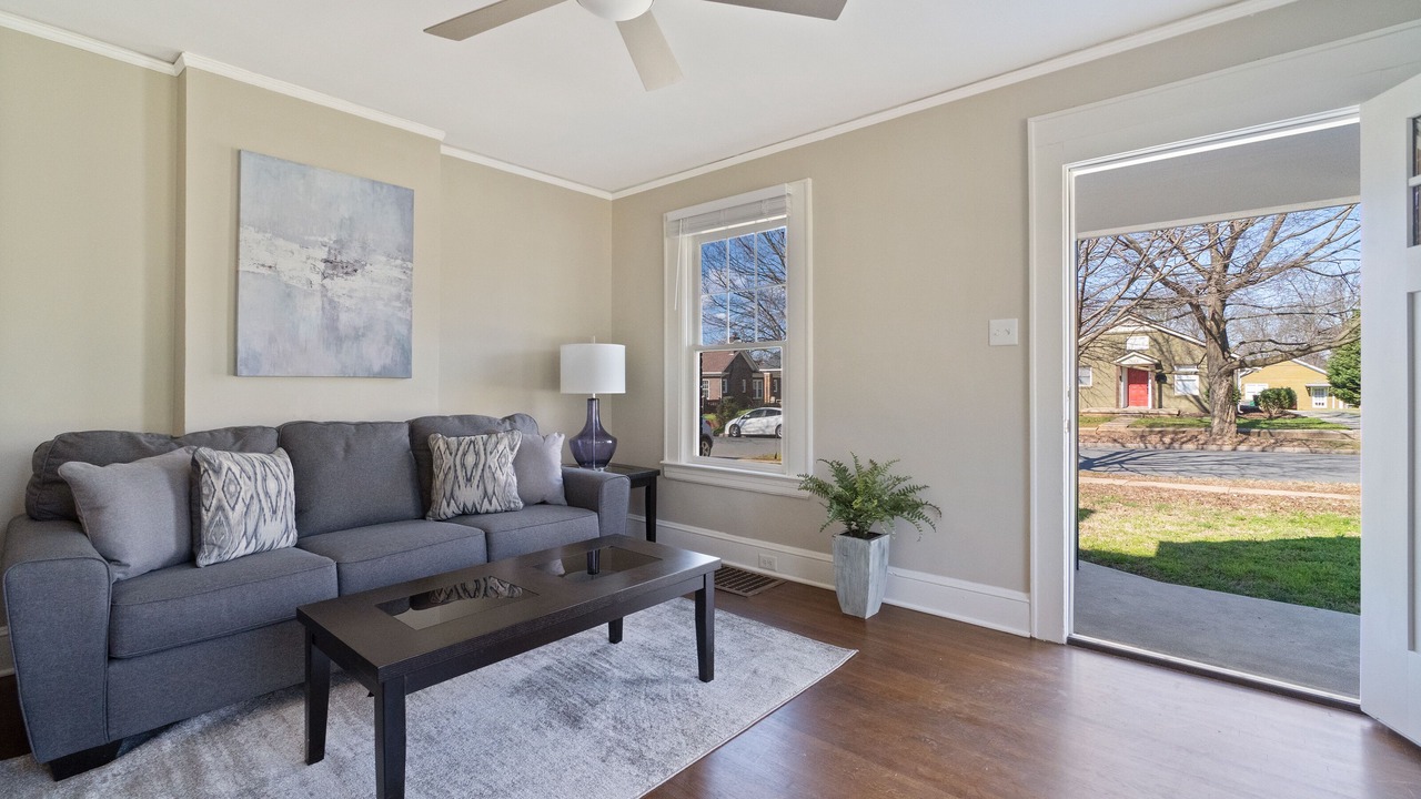 Photo of Livingroom in Wesley Heights