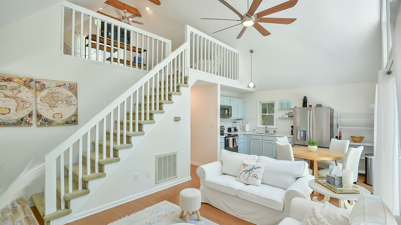 Photo of Livingroom in Roxboro