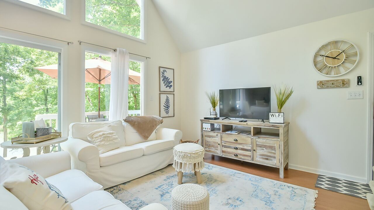 Photo of Livingroom in Roxboro