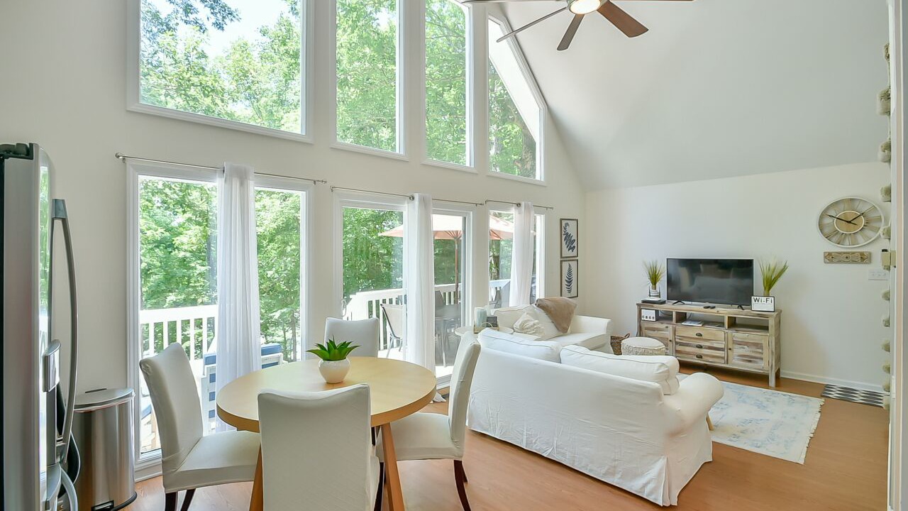 Photo of Livingroom in Roxboro