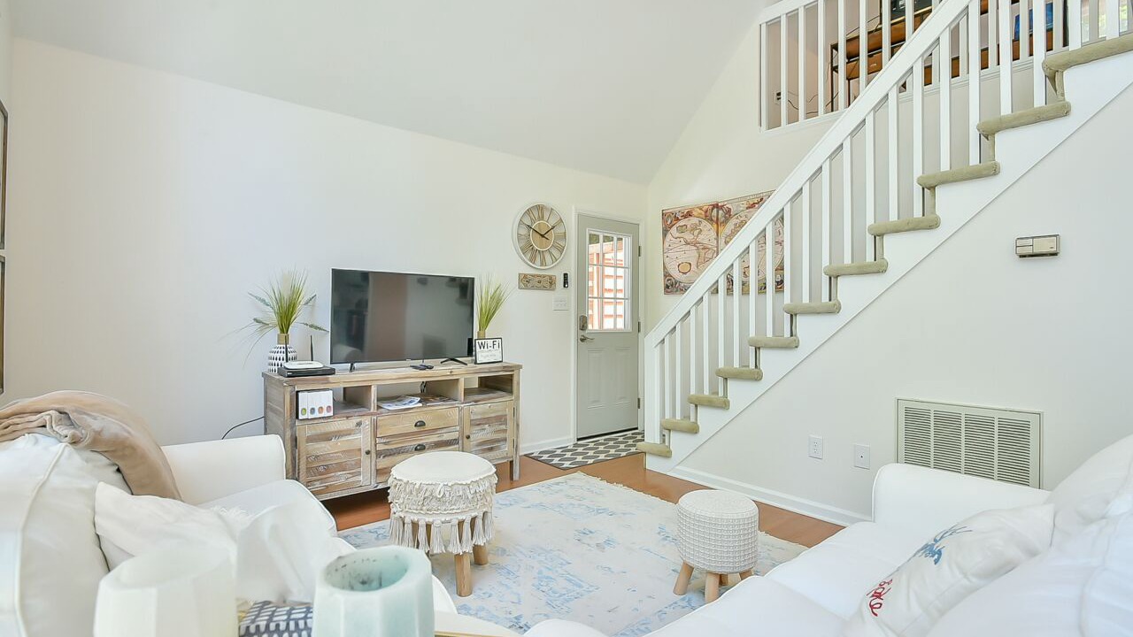 Photo of Livingroom in Roxboro