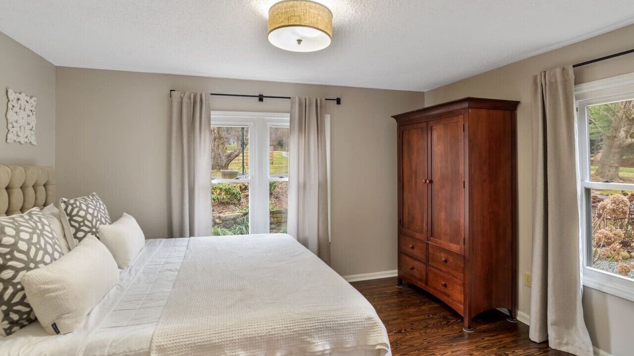 Photo of Bedroom in Weaverville