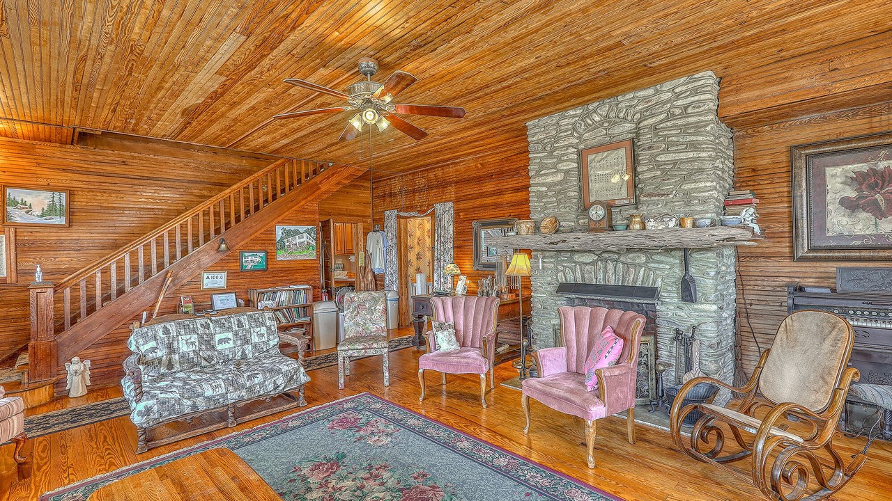 Photo of Livingroom in Lake Junaluska