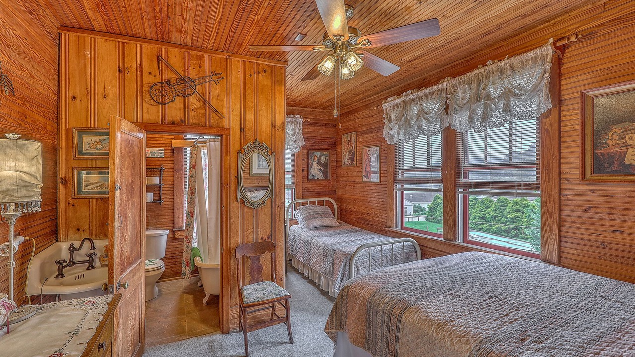 Photo of Bedroom in Lake Junaluska