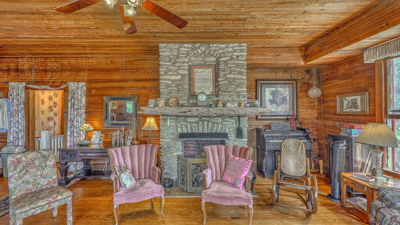 Photo of Bedroom in Lake Junaluska