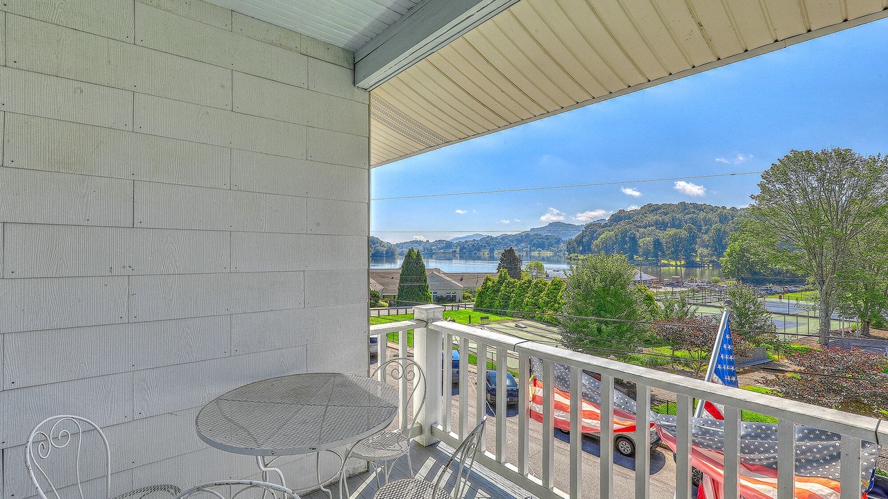 Photo of Patio Balcony in Lake Junaluska