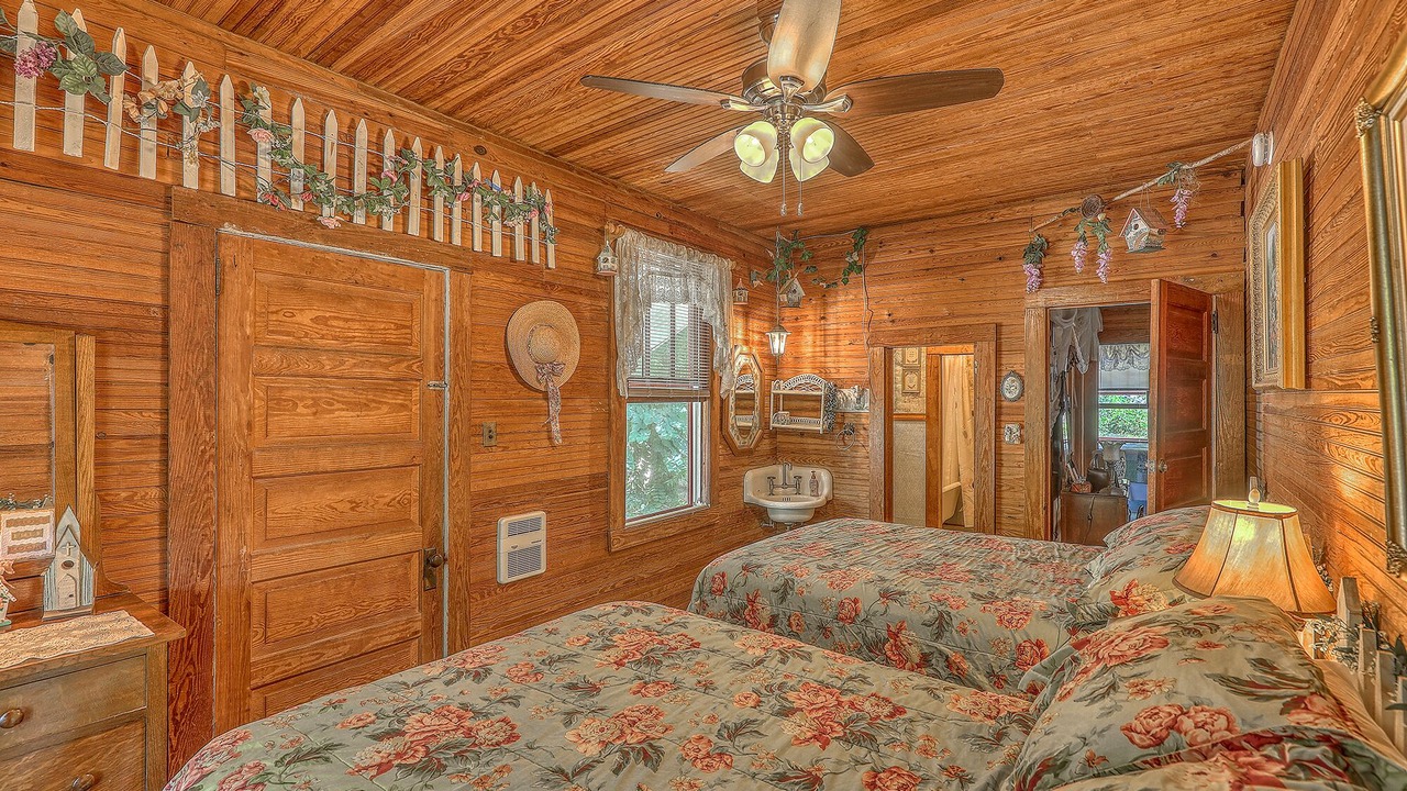 Photo of Bedroom in Lake Junaluska