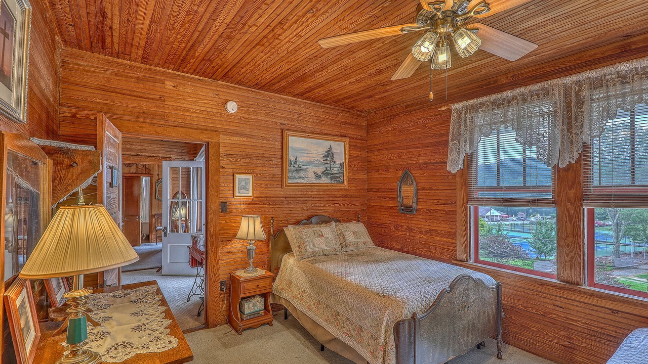 Photo of Bedroom in Lake Junaluska