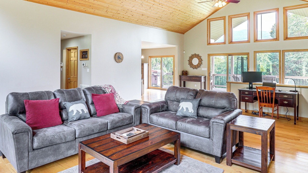 Photo of Livingroom in Swannanoa