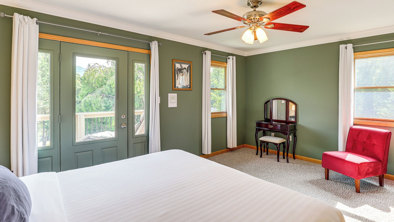 Photo of Bedroom in Swannanoa