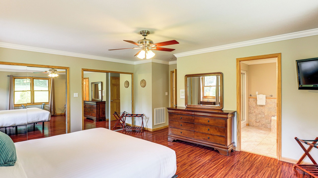 Photo of Bedroom in Swannanoa