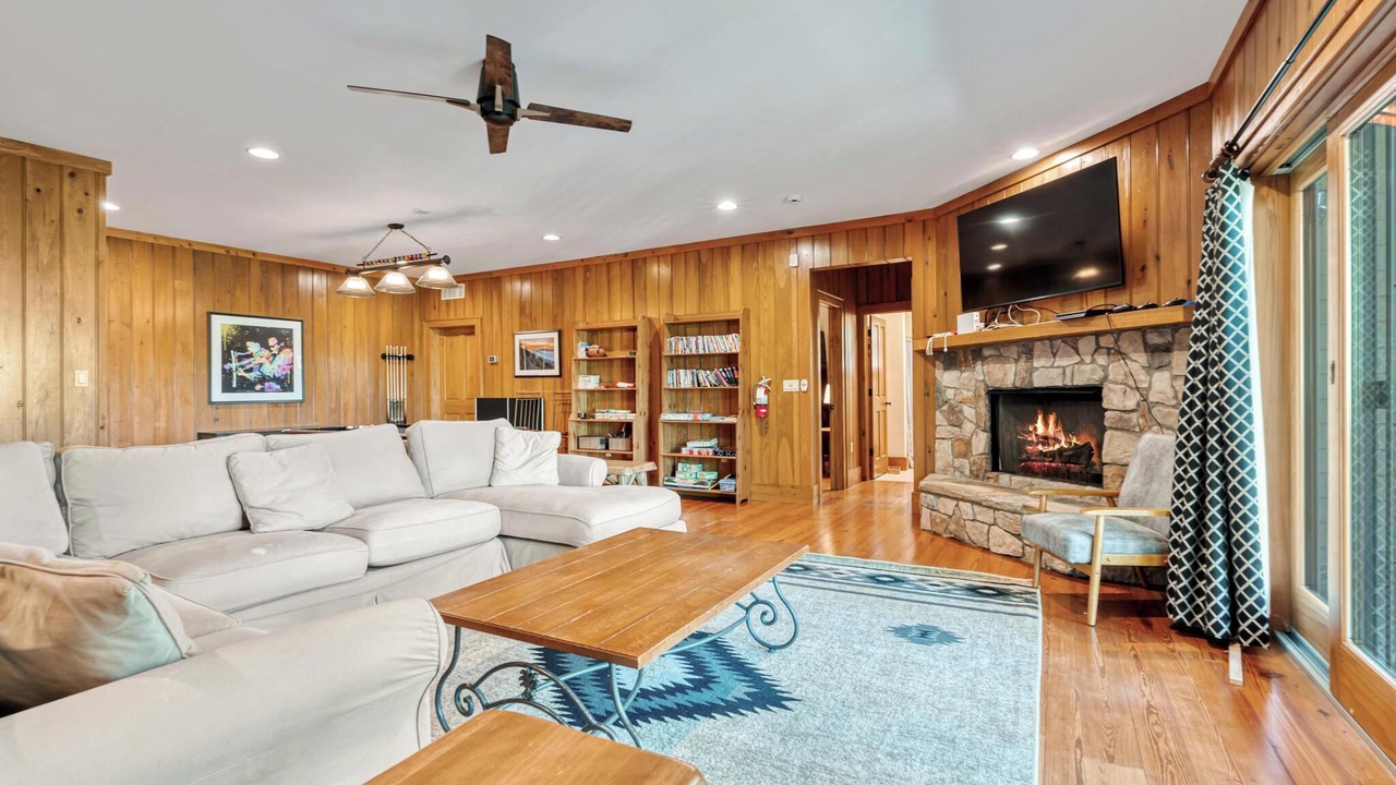 Photo of Livingroom in Tuckasegee
