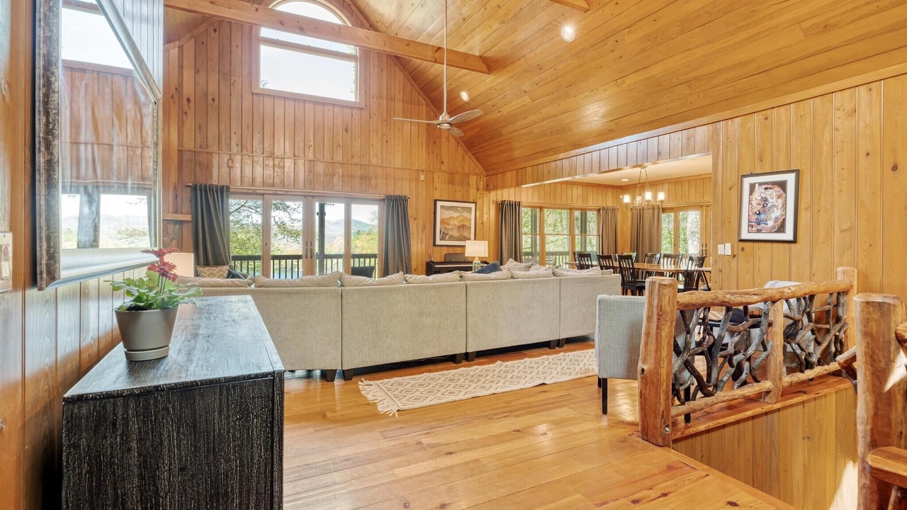 Photo of Livingroom in Tuckasegee