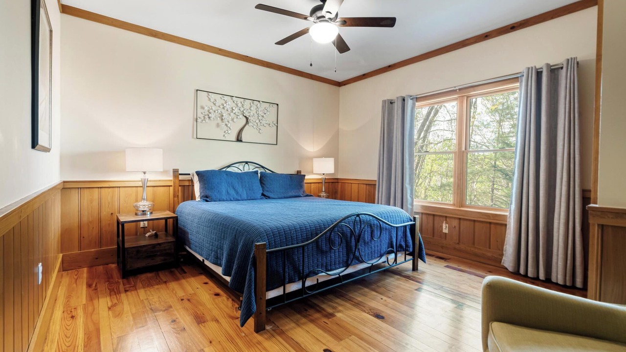 Photo of Bedroom in Tuckasegee