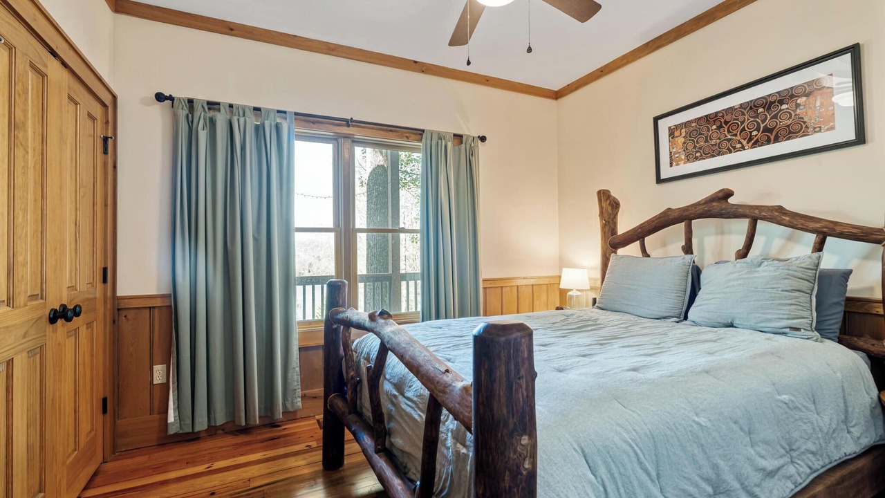 Photo of Bedroom in Tuckasegee