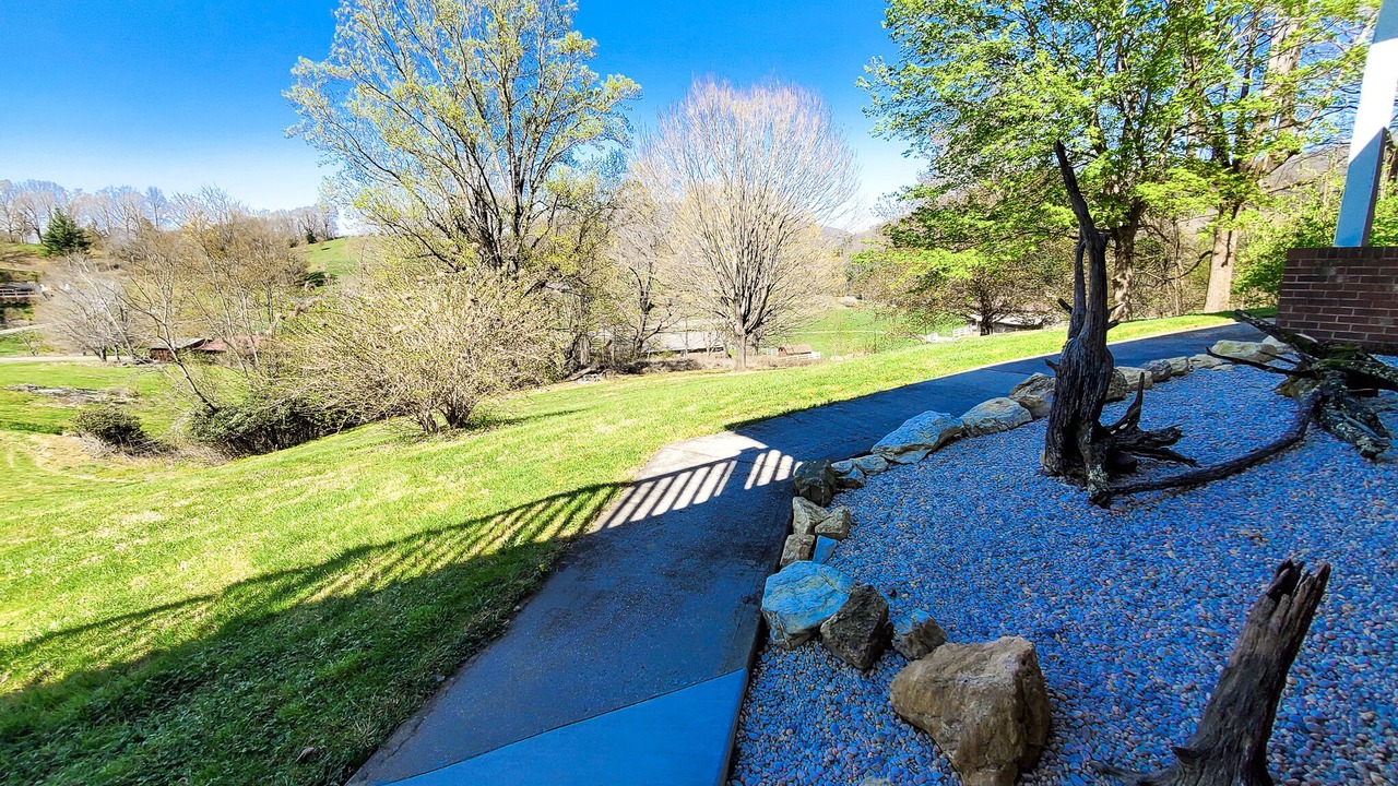 Photo of Outdoor in West Jefferson