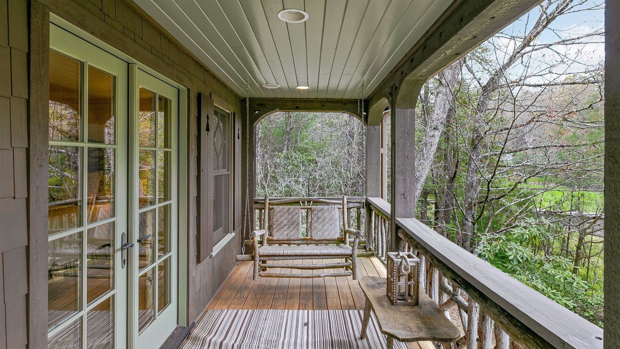 Photo of Patio Balcony in Lake Toxaway