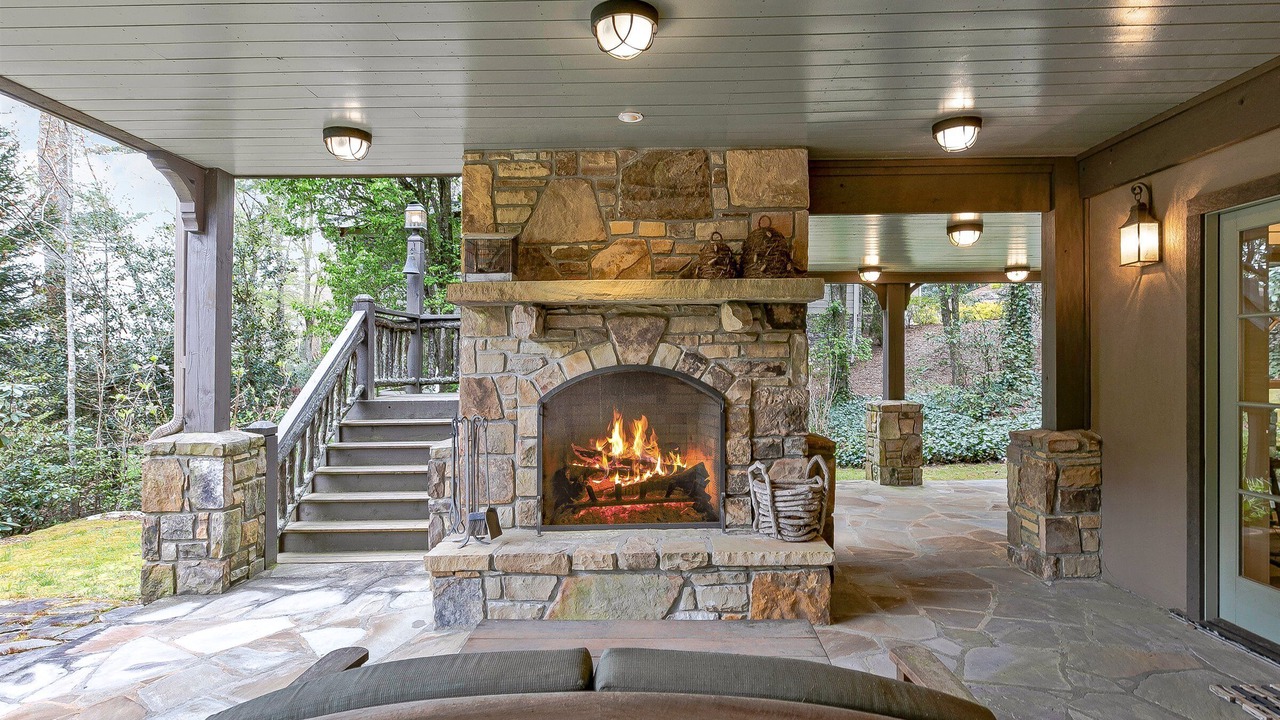 Photo of Patio Balcony in Lake Toxaway