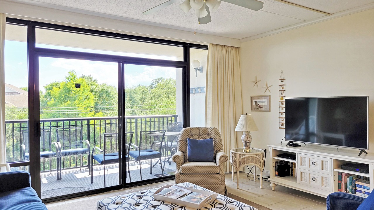 Photo of Livingroom in North Litchfield Beach