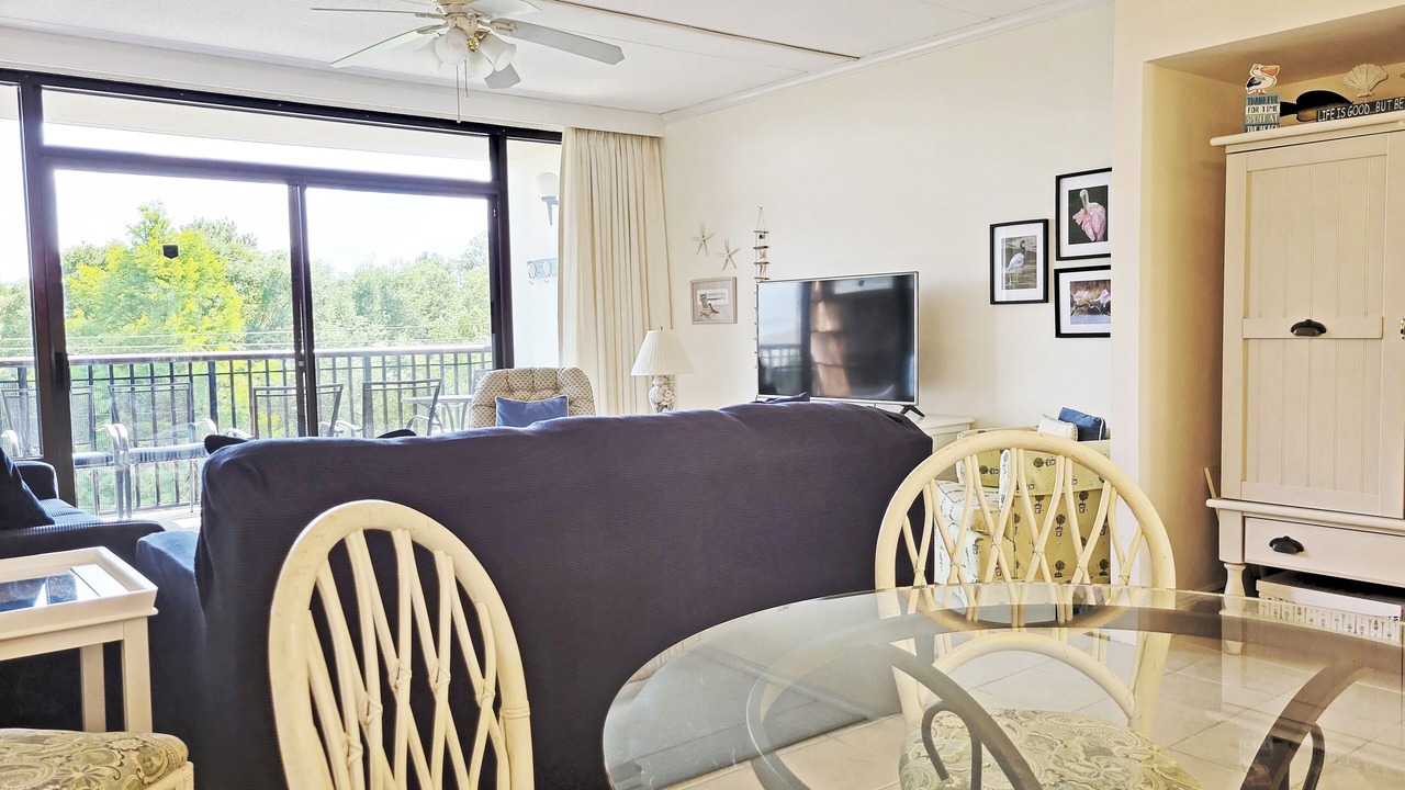 Photo of Livingroom in North Litchfield Beach