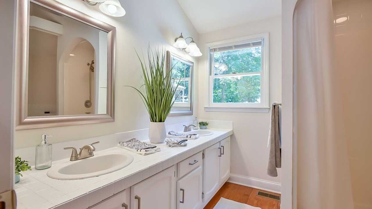 Photo of Bathroom in Semora