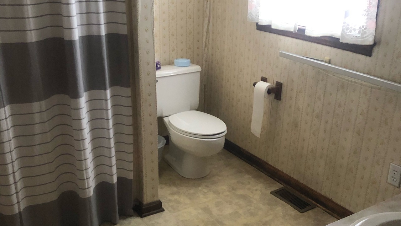 Photo of Bathroom in Wayne County