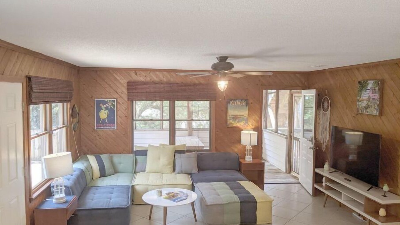 Photo of Livingroom in Southern Shores