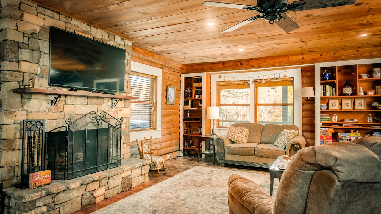 Photo of Livingroom in Hendersonville