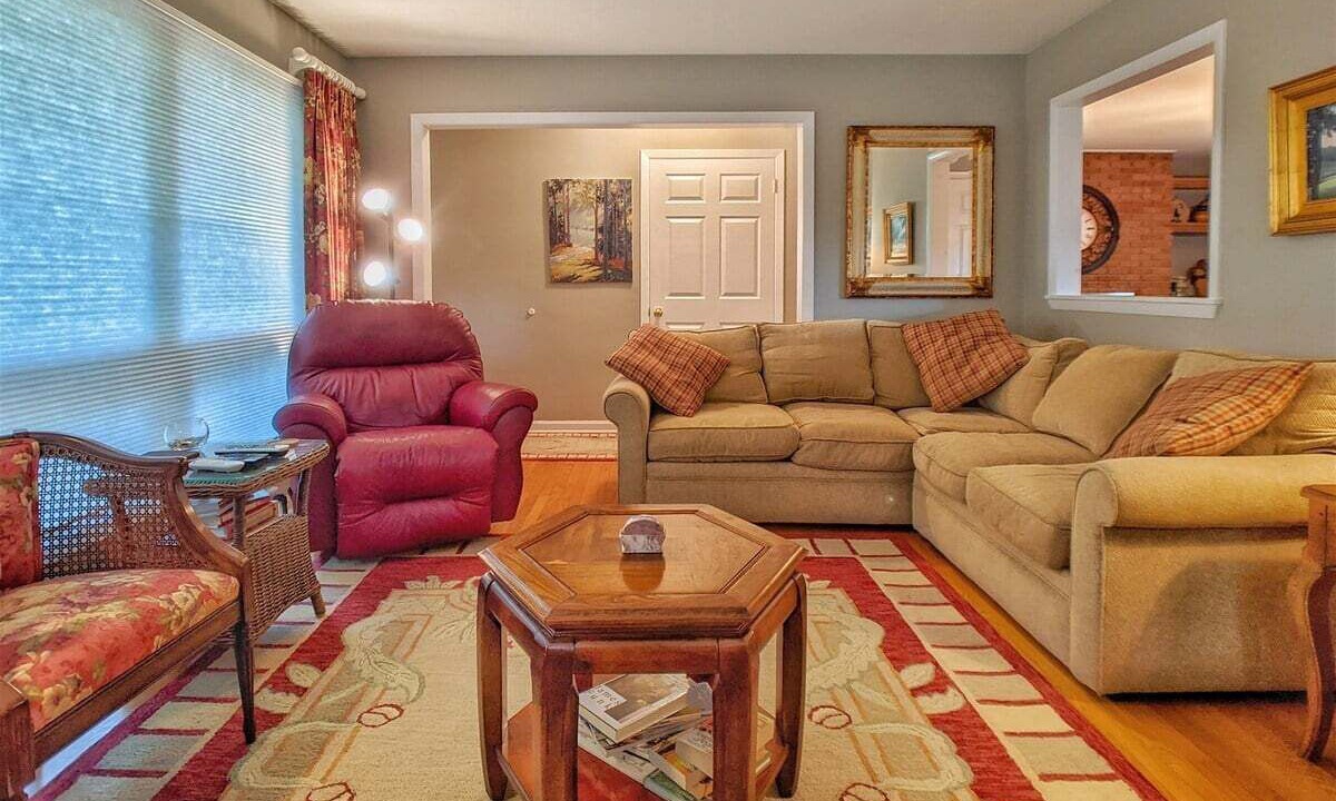 Photo of Livingroom in Canton