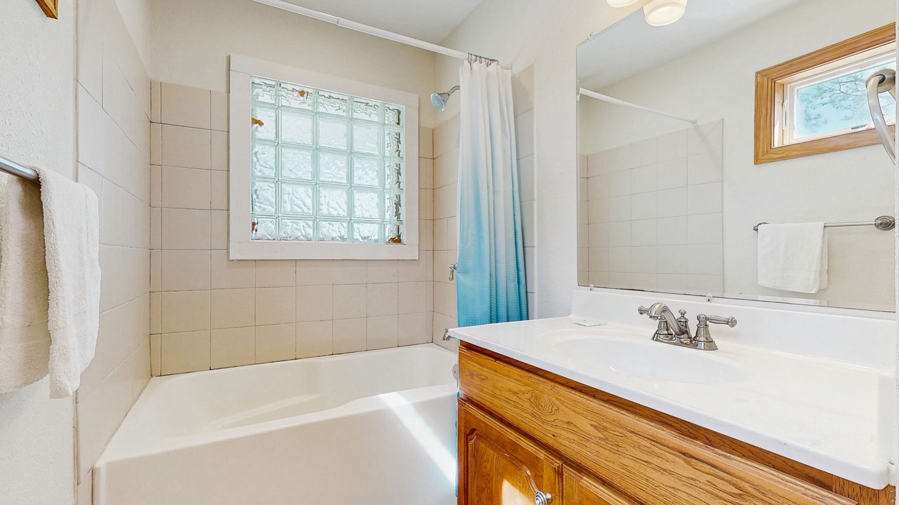 Photo of Bathroom in Wind Over Waves