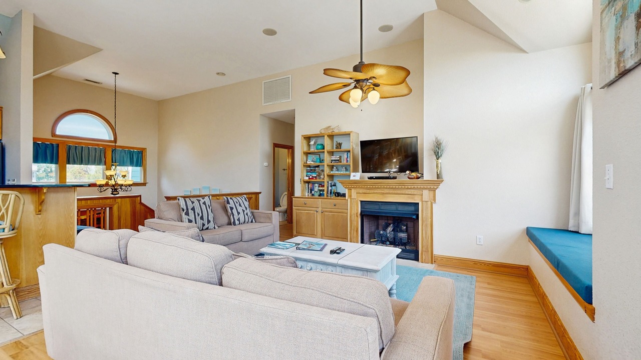 Photo of Livingroom in Wind Over Waves