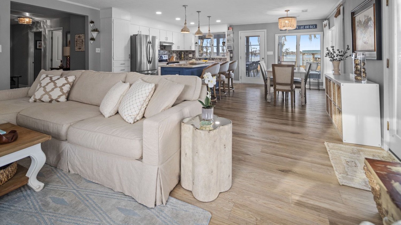 Photo of Livingroom in White Lake