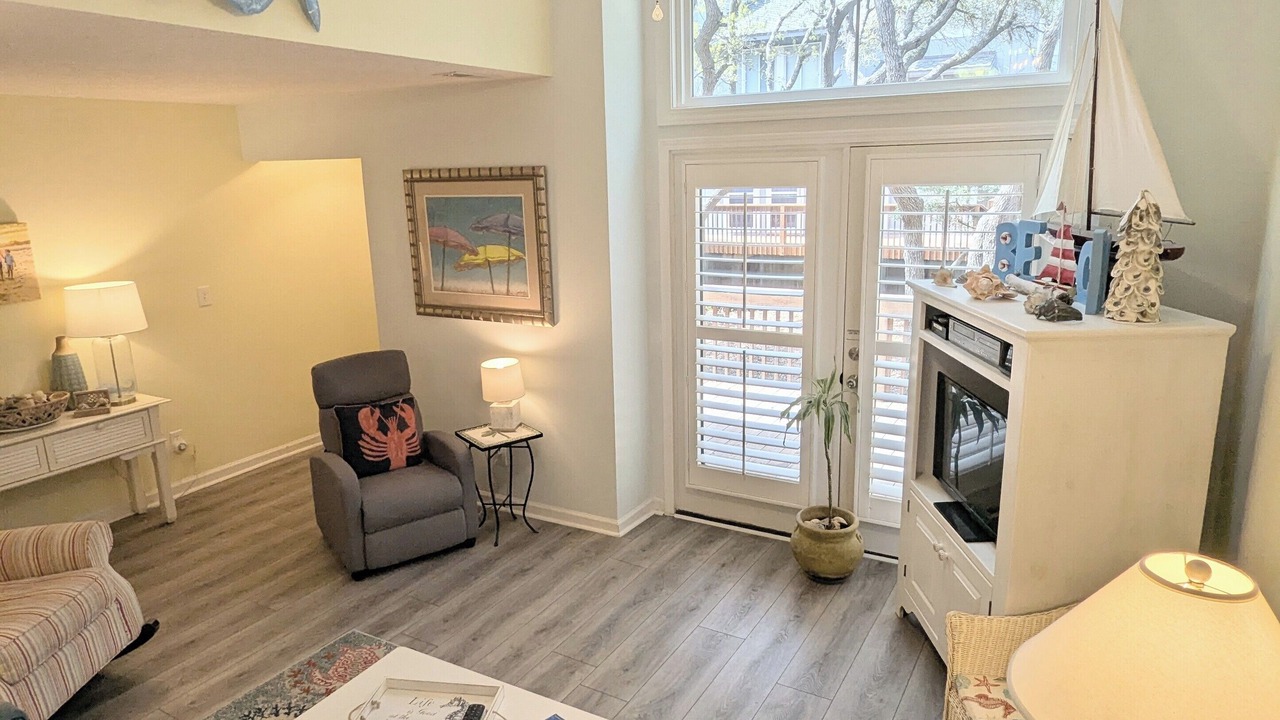 Photo of Livingroom in Pine Knoll Shores