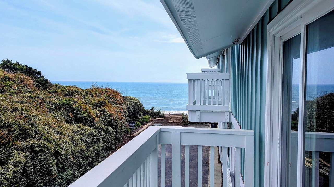Photo of Patio Balcony in Pine Knoll Shores