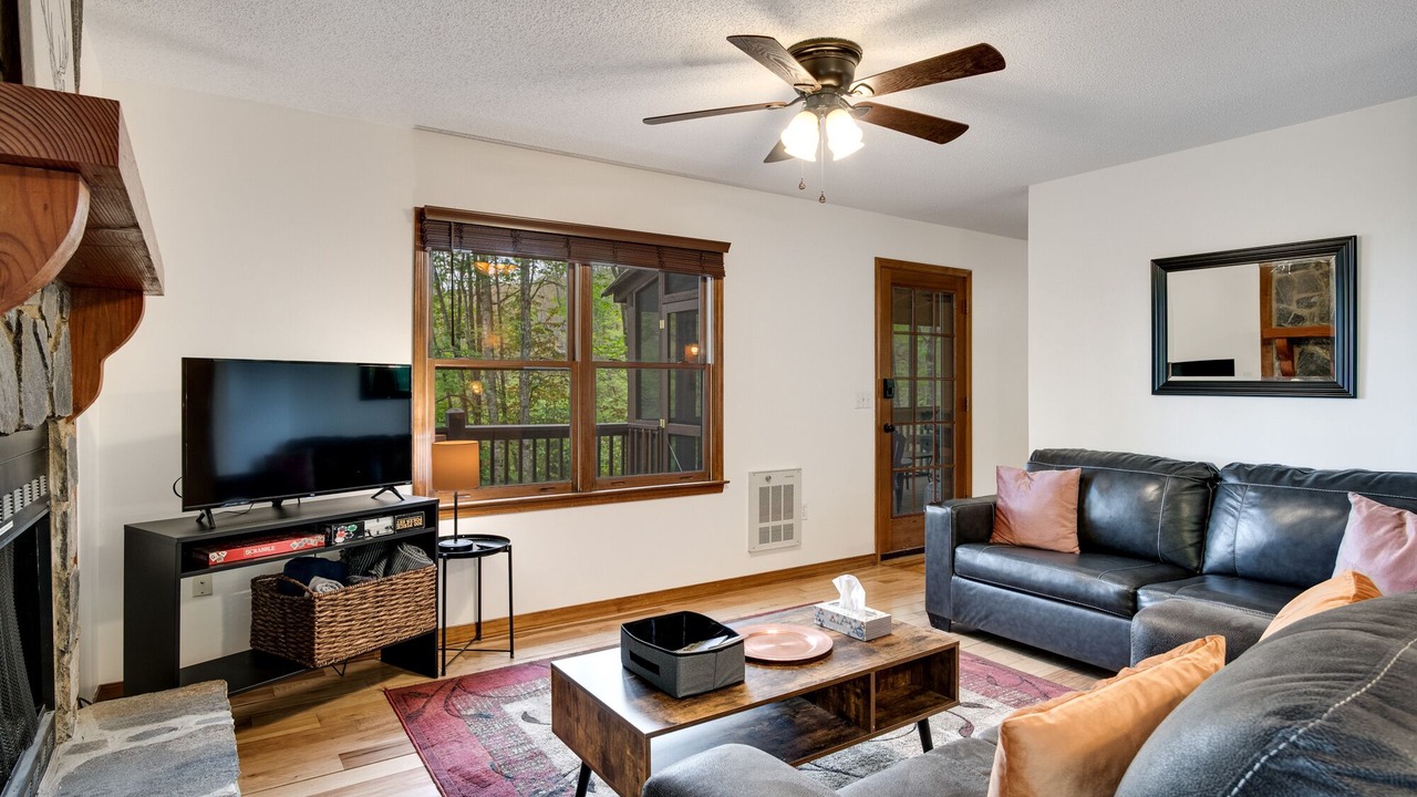 Photo of Livingroom in Cranberry Falls
