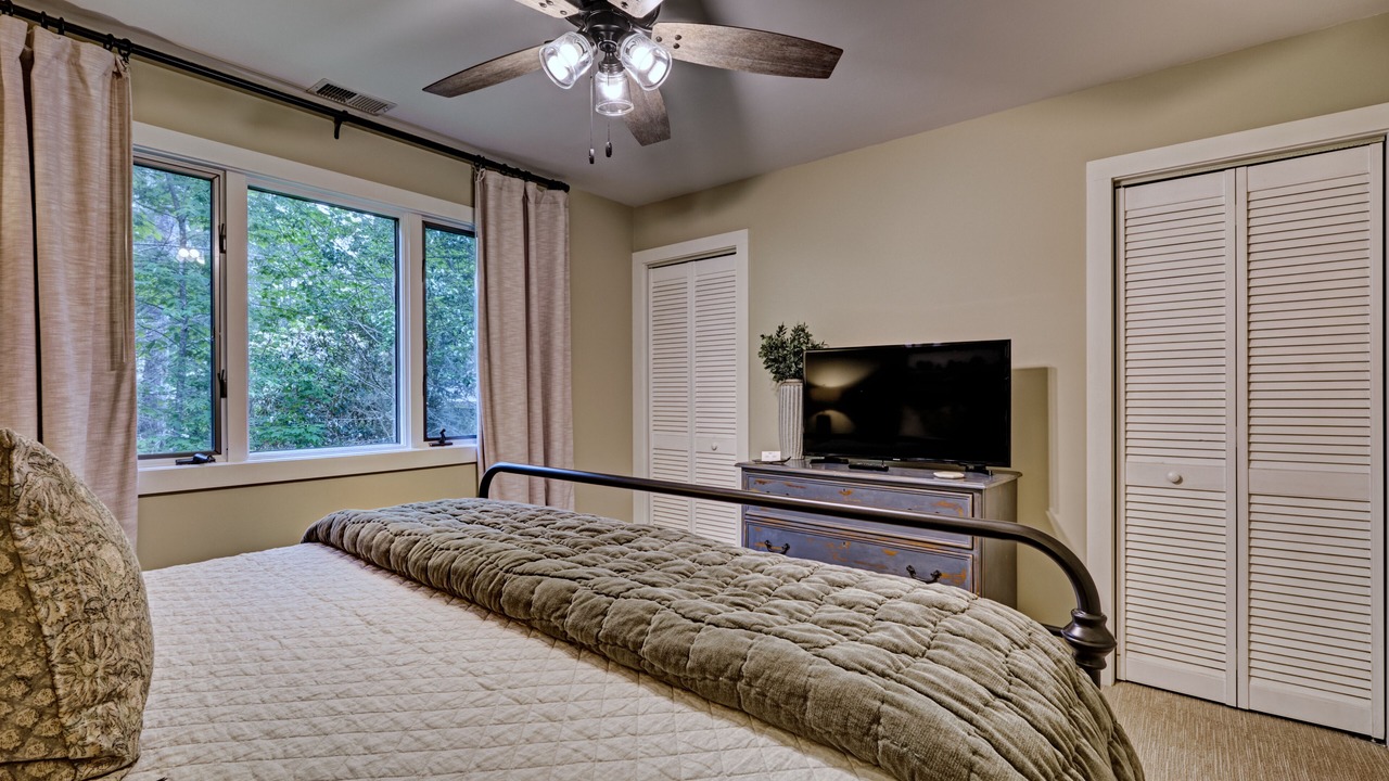 Photo of Bedroom in Cullowhee