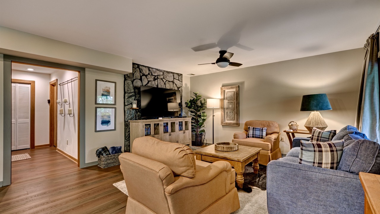 Photo of Livingroom in Cullowhee
