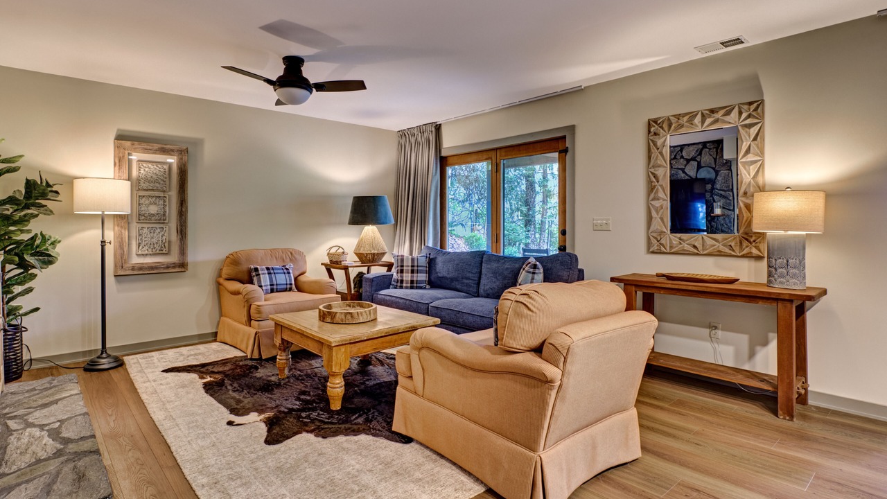 Photo of Livingroom in Cullowhee