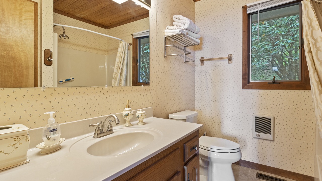Photo of Bathroom in Wolf Laurel