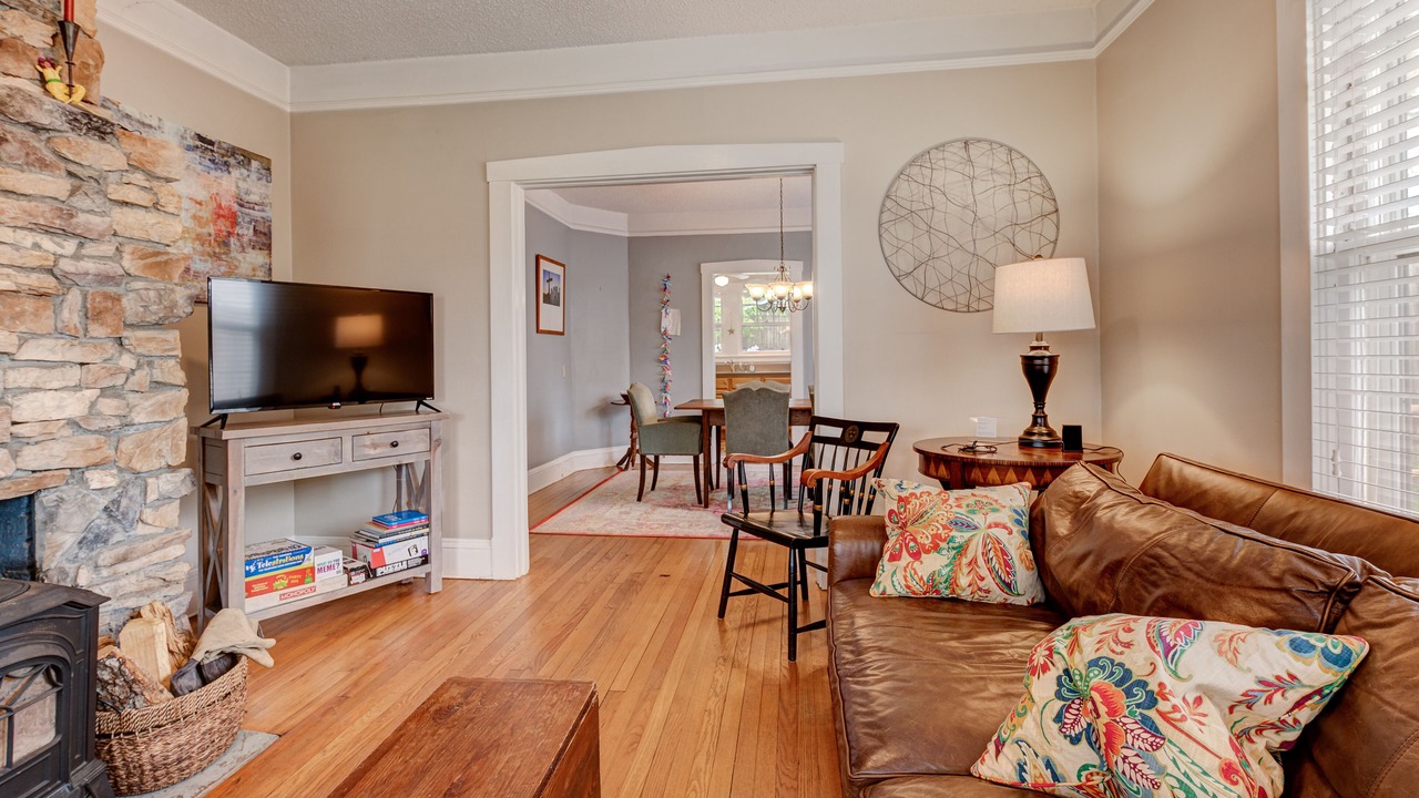 Photo of Livingroom in Black Mountain