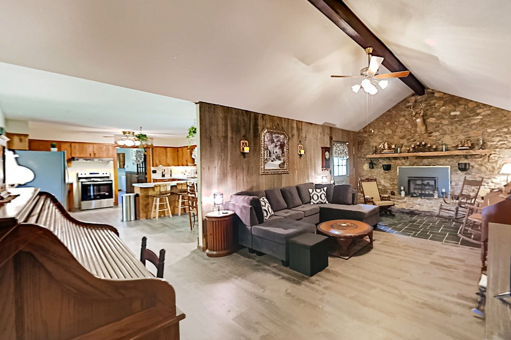 Photo of Livingroom in Candler