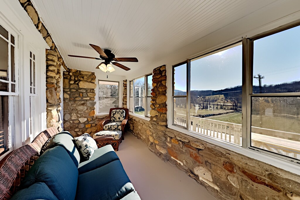 Photo of Livingroom in Candler
