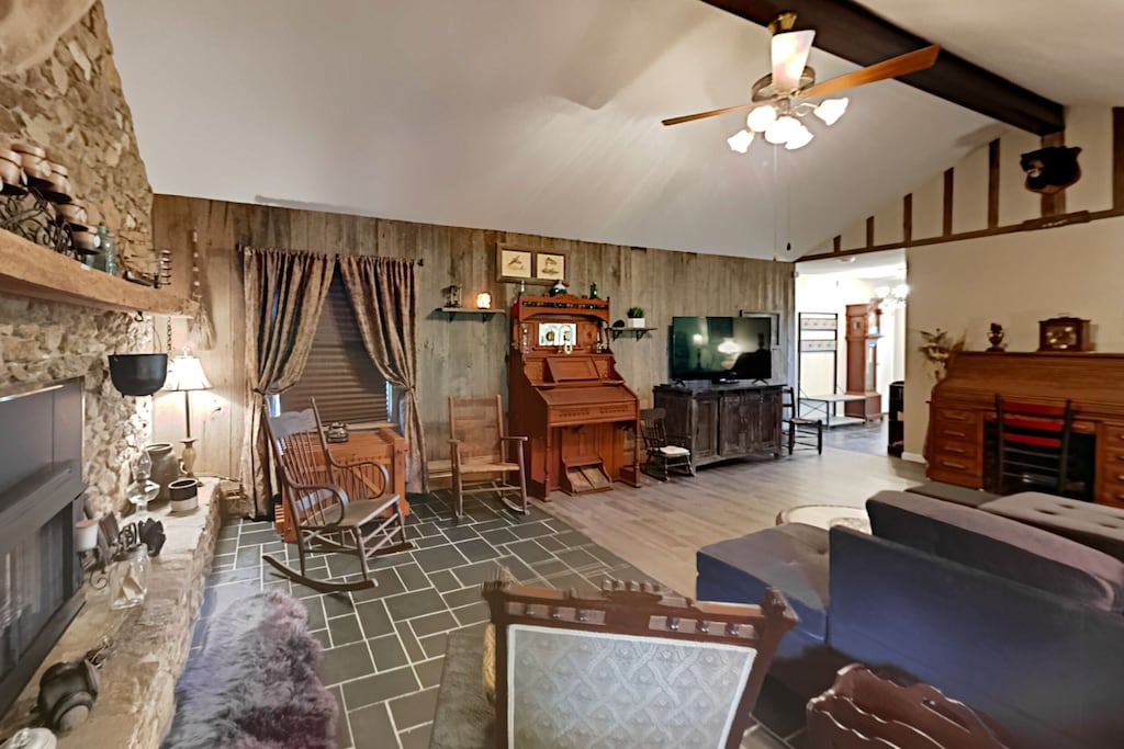 Photo of Livingroom in Candler