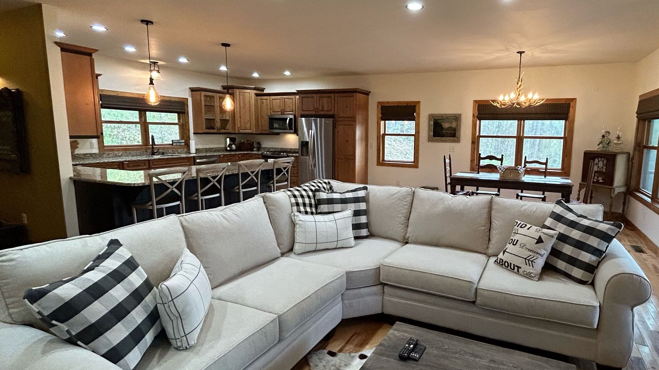 Photo of Livingroom in Mars Hill